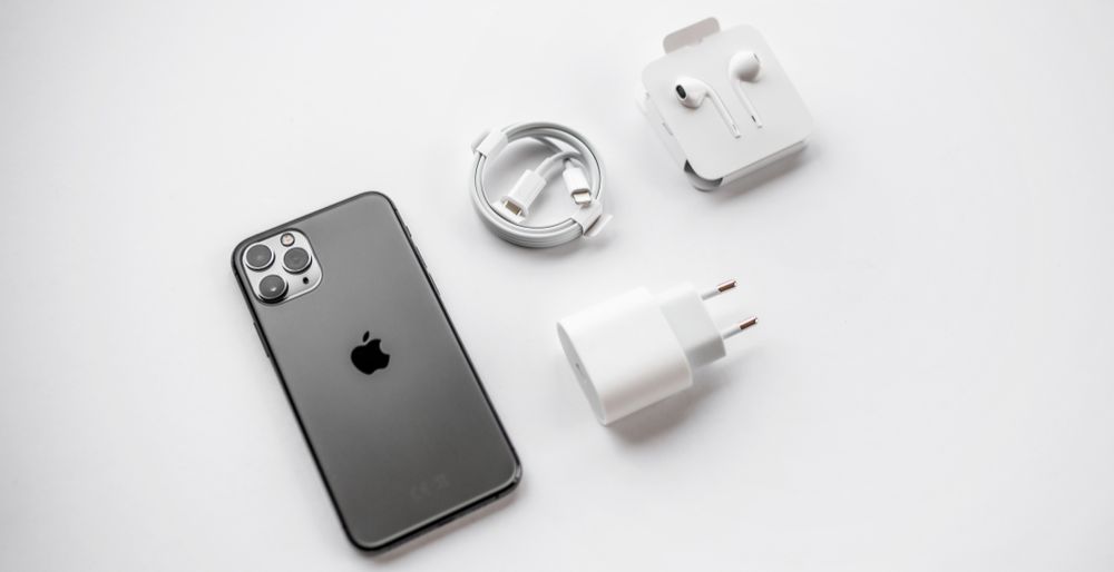 Sử dụng cáp sạc và củ sạc iphone chính hãng