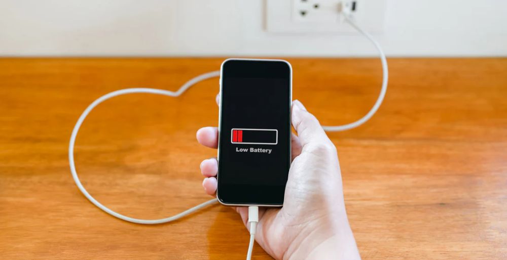 iPhone hiển thị pin yếu dù đang cắm sạc