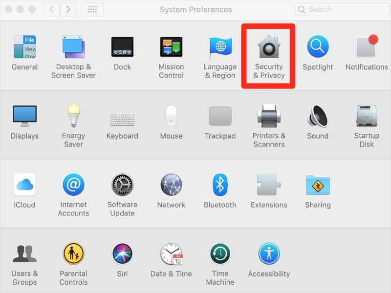 Nhấp chọn Security & Privacy trong bảng System Preferences trên MacBook