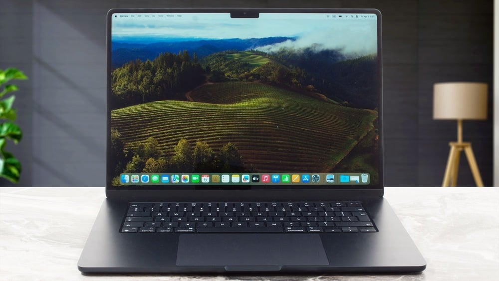 MacBook Air với màn hình Liquid Retina sắc nét độ sáng cao