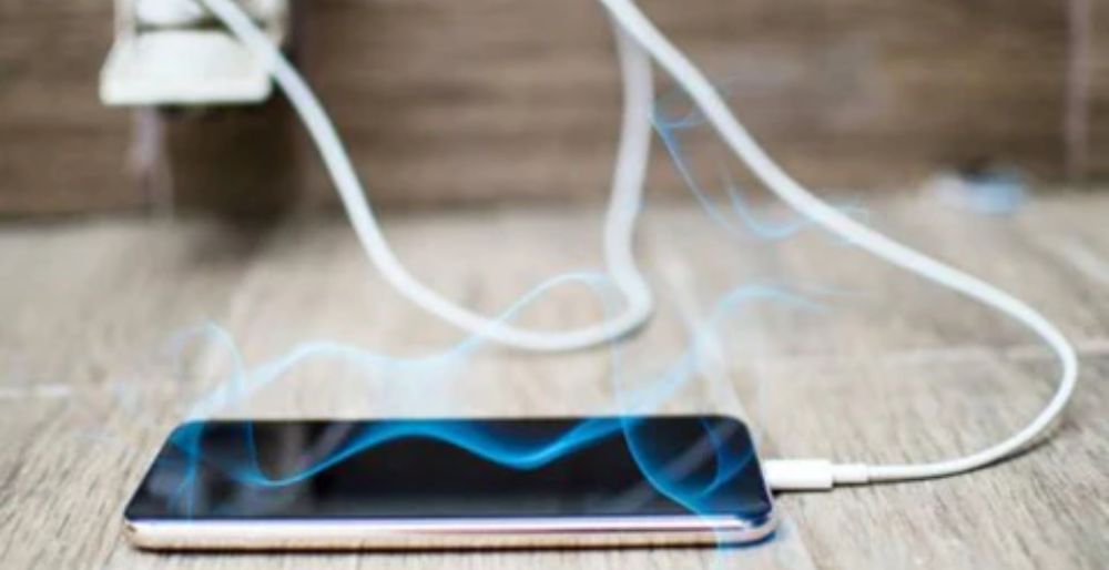 iPhone bị nóng trong lúc sạc pin