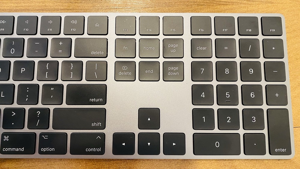 Bàn phím Apple Magic Keyboard with Numeric Keypad - US English - Space Gray hệ thống phím số tiện lợi