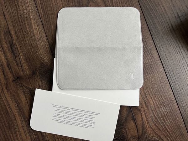 Đánh giá khăn lau Apple Polishing Cloth: Vì sao khăn Apple mắc vậy?