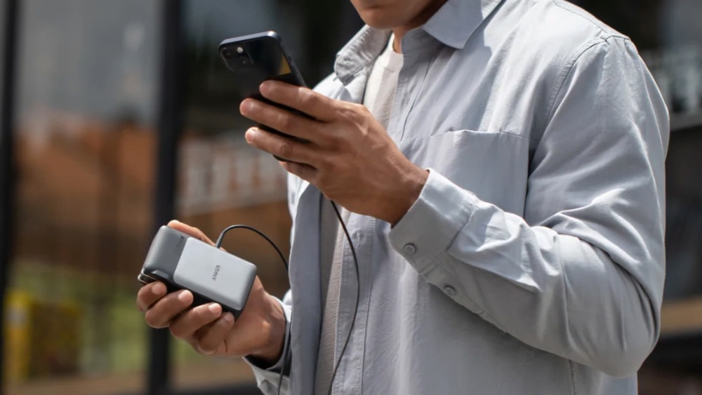 Thiết kế nhỏ gọn tiện lợi chỉ khoảng 320g.