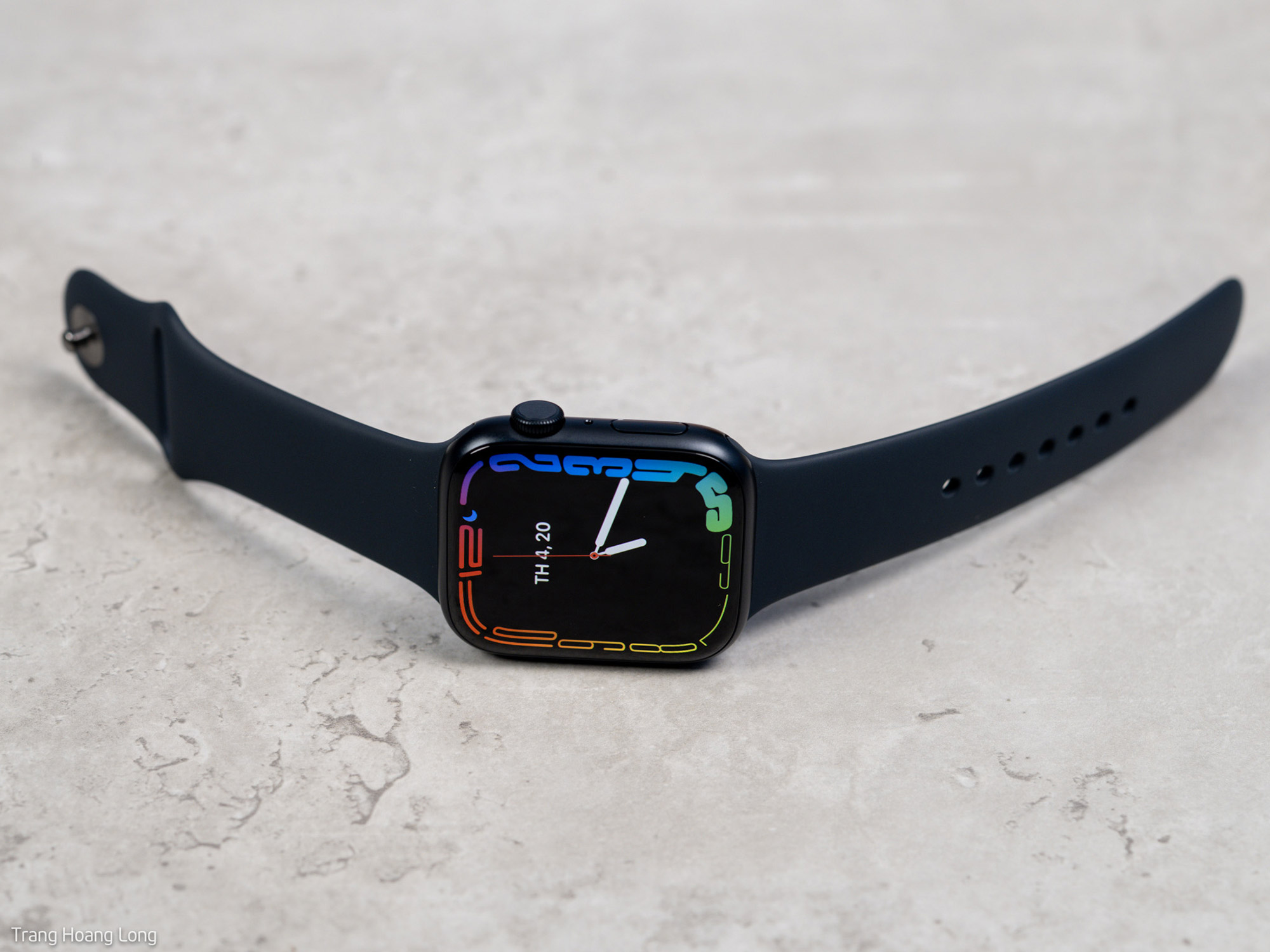 Vender trên tay Apple Watch Serial 7 đầu tiên tại Việt Nam