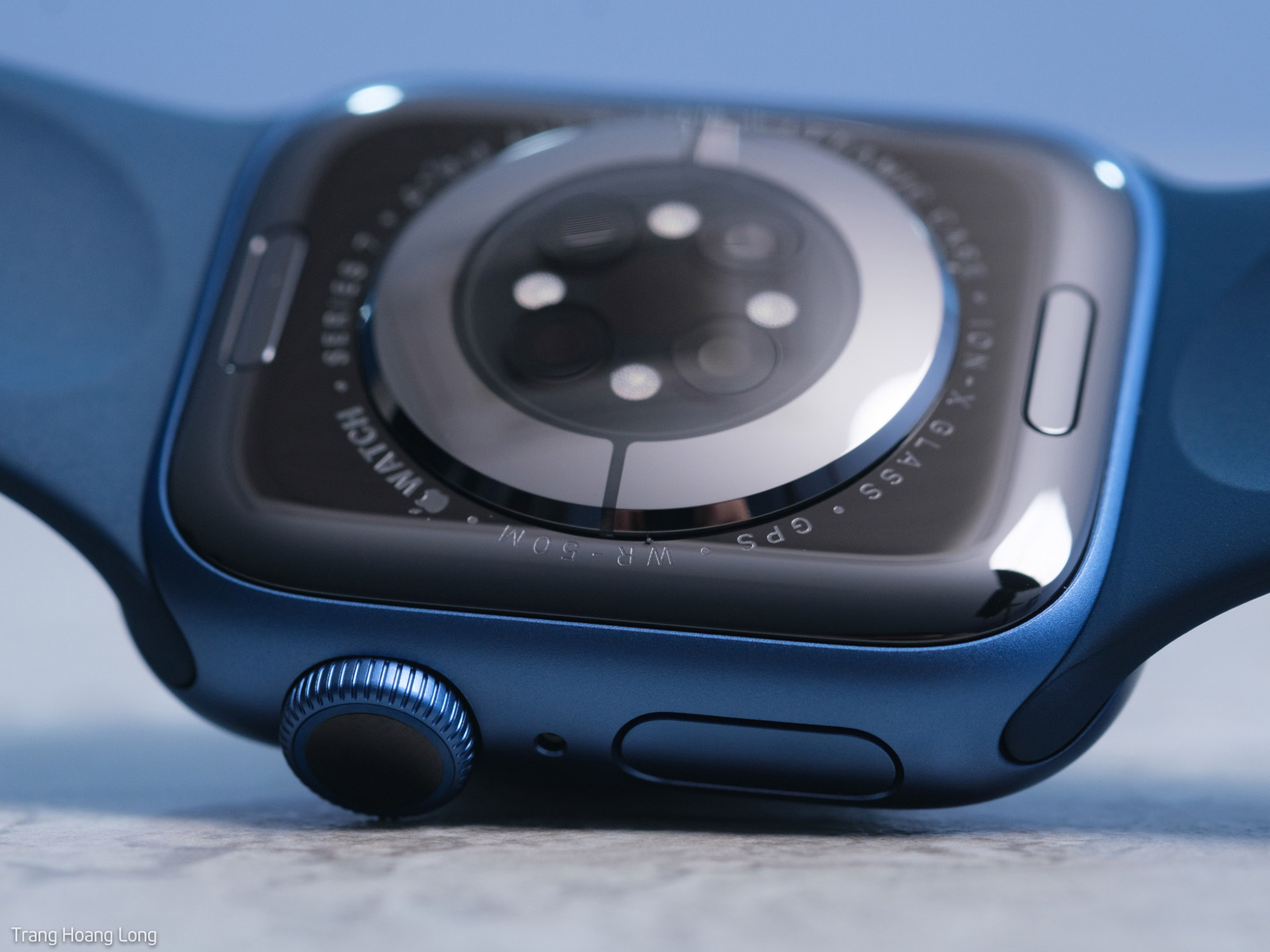 Vender trên tay Apple Watch Serial 7 đầu tiên tại Việt Nam