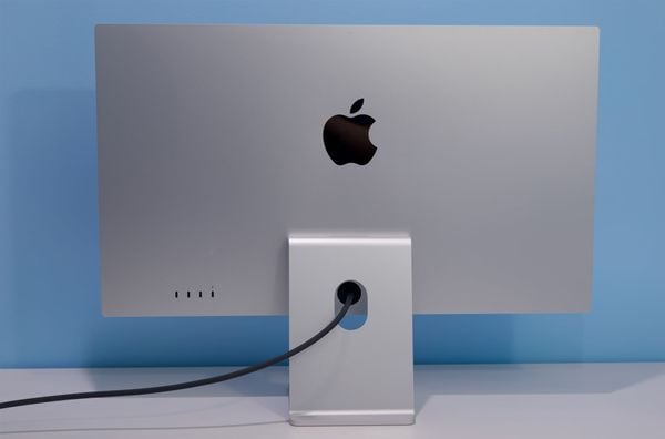 Đập hộp và đánh giá nhanh màn hình Apple Studio Display đầu tiên tại Việt Nam