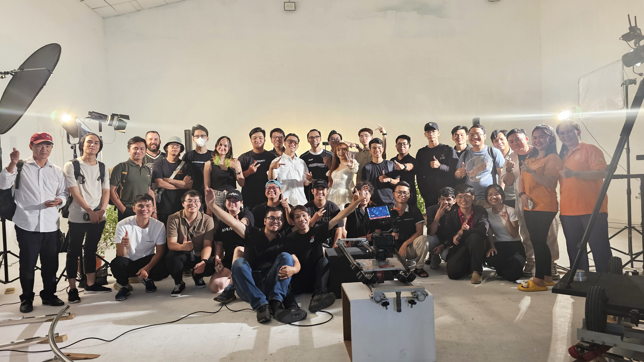 Hình Ảnh Workshop Setup Ánh Sáng Và Quay MV Live Performance