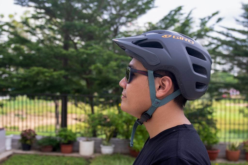 Mũ bảo hiểm xe đạp Giro Fixture II - mặt ngang