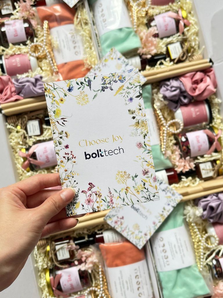 DỰ ÁN QUÀ TẶNG DOANH NGHIỆP 20/10: BOLTECH X THE JOY BOX