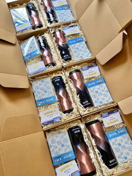 DỰ ÁN QUÀ TẶNG DOANH NGHIỆP: KMS TECHNOLOGY X THE JOY BOX