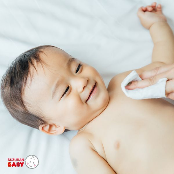 Cha Mẹ Sử Dụng Bông Thấm Hút Kháng Khuẩn Như Thế Nào?