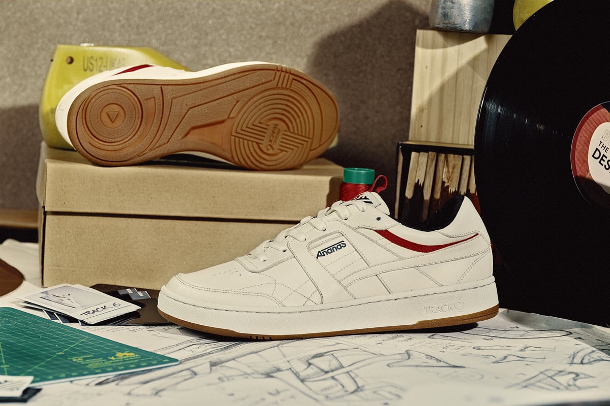 Giày Ananas Track 6 lấy cảm hứng từ âm nhạc thập niên 70s, mang phong cách thời trang sportswear