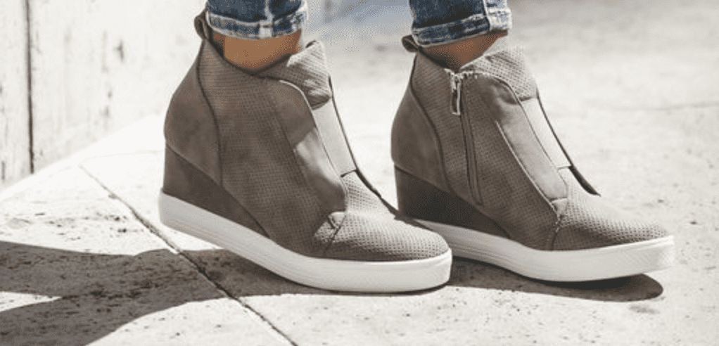 Các đôi wedge sneaker sẽ giúp bạn “hack