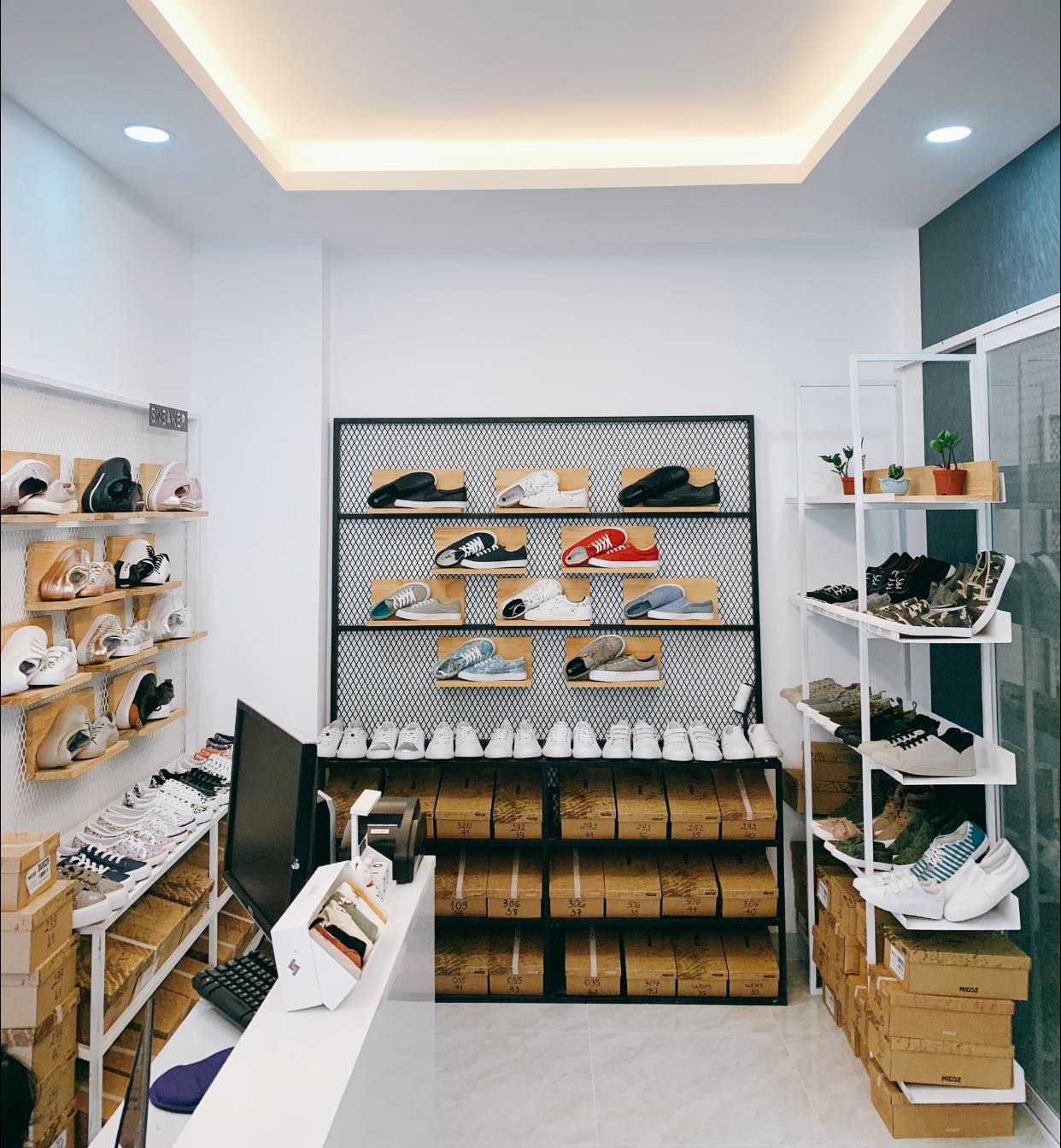 Cửa hàng giày MIDAZ