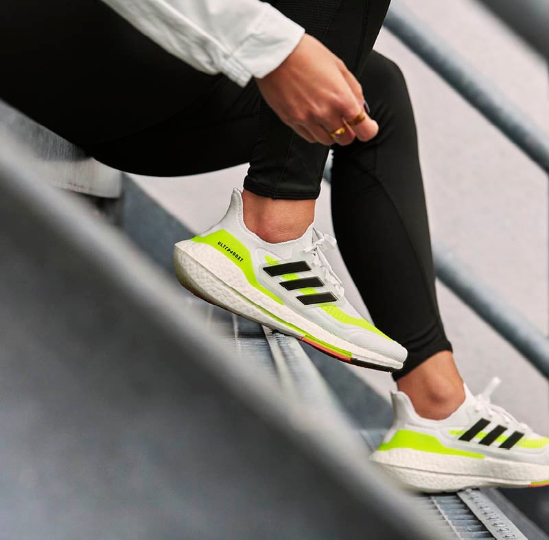 Không giới hạn trên những cung đường chạy, đôi adidas UltraBoost 21 vẫn phù hợp để mang hằng ngày bởi kiểu dáng đơn giản không kém phần trẻ trung, năng động