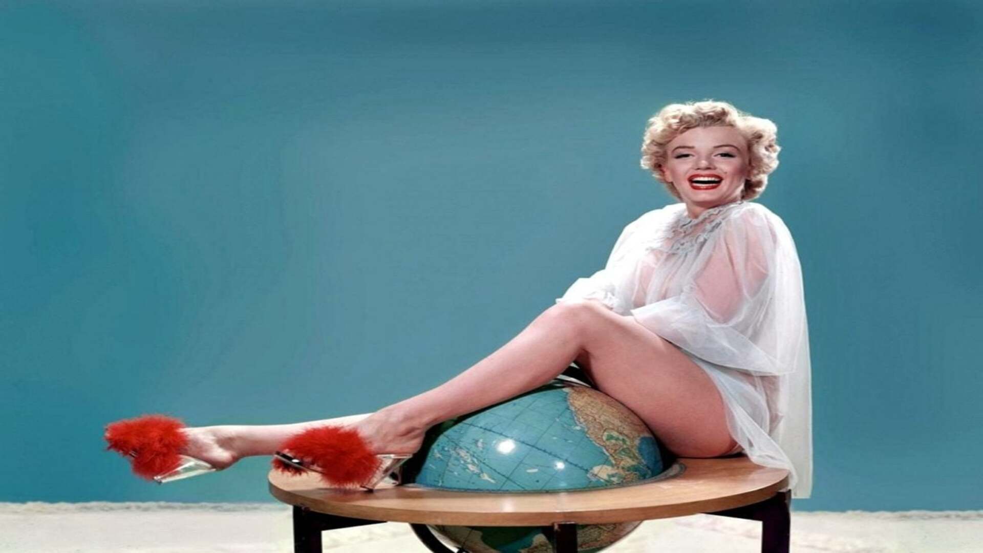 Kiều nữ Huyền thoại Marilyn Monroe lăng xê mẫu giày Mule làm cho mẫu giày vô cùng nổi tiếng trong giới thời trang