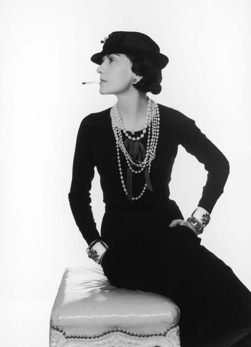 Nhà thiết kế Coco Chanel (1883-1971).