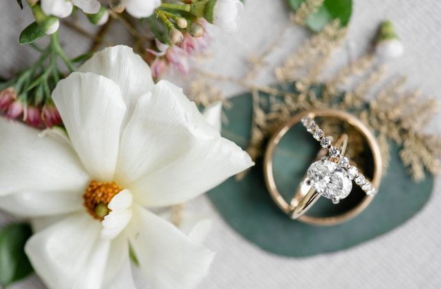 Bán Vàng Cưới Có Xui Không? Có Nên Bán Vàng Cưới Không?