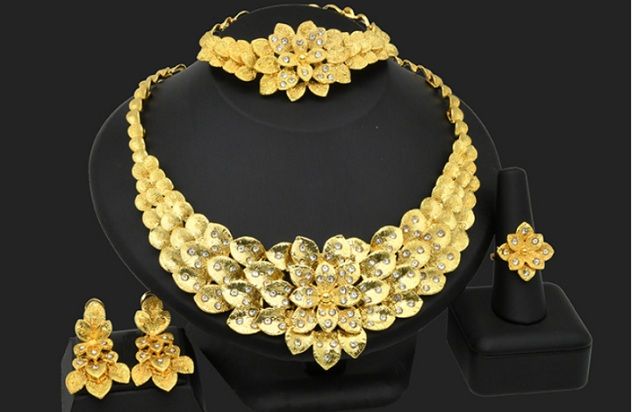 Bộ Trang Sức Cưới Vàng 24K Gồm Những Gì? Giá Bao Nhiêu?