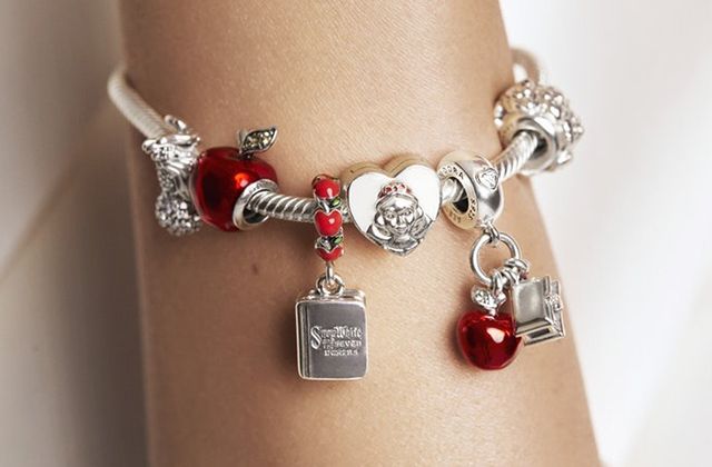 Charm Là Gì? Ý Nghĩa Vòng Charm Và Những Loại Charm Phổ Biến