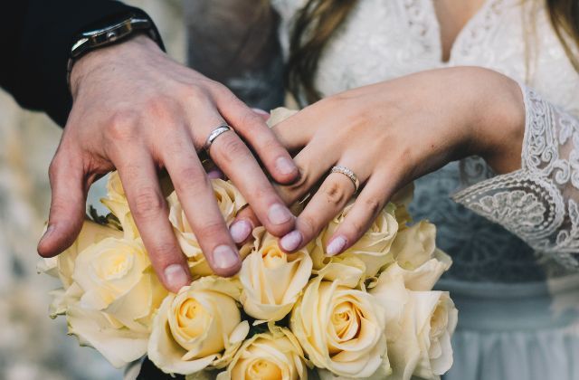 Có nên đổi nhẫn cưới không: Góc nhìn khoa học và tâm linh?