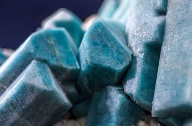 Đá Amazonite là gì? Nguồn gốc, công dụng và ý nghĩa phong thủy