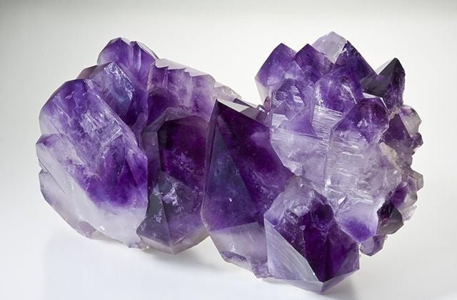 Đá Amethyst Là Gì? Ý Nghĩa Phong Thuỷ Của Đá Amethyst