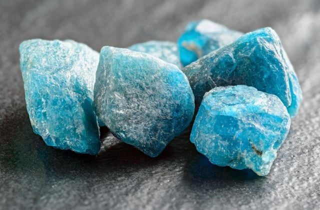 Đá Apatite là gì? Đá Apatite hợp với mệnh gì trong phong thủy?