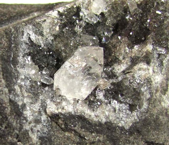 Herkimer Diamond là gì? Có phải là kim cương tự nhiên?