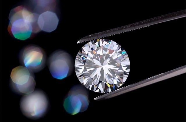 Kim cương nước D là gì? Bảng giá kim cương nước D 2026