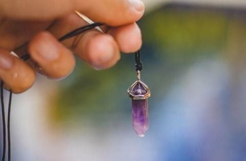 Top 10 mặt đá dây chuyền nam phong cách sang trọng và lịch lãm