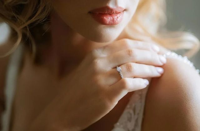 Nữ đeo nhẫn ngón nào hút tài lộc hợp phong thủy