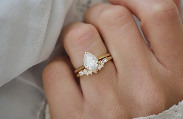 Nhẫn Kim Cương Pear - Giọt Nước Mắt Của Hạnh Phúc