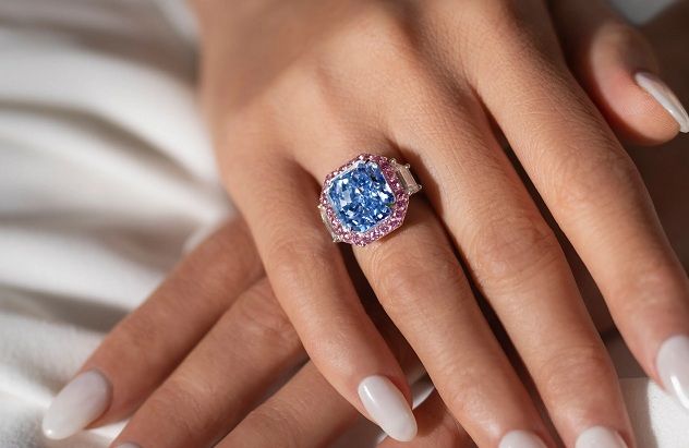 Top mẫu nhẫn vàng hột xanh nữ mới nhất hiện nay