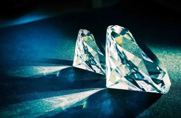 12 Carat Kim Cương Tự Nhiên Bằng Bao Nhiêu? Mua Ở Đâu Uy Tín?