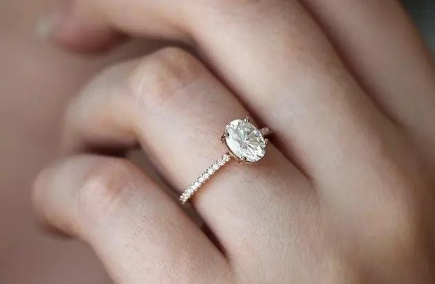 Có nên mua nhẫn kim cương Oval không?