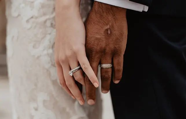 Nhẫn Cưới Nên Mua Vàng Gì? 6 Lưu Khi Chọn Nhẫn Cưới Bạn Cần Biết