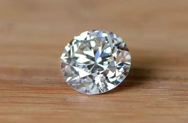 Kim Cương Tự Nhiên Si2 Là Gì? Hiện Nay Có Giá Bao Nhiêu ?