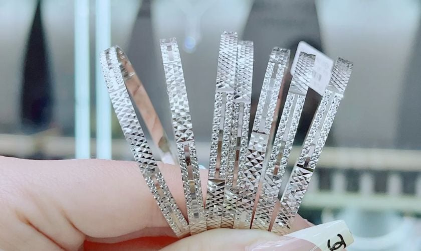 Bộ vòng ximen vàng trắng có thiết kế họa tiết line trơn