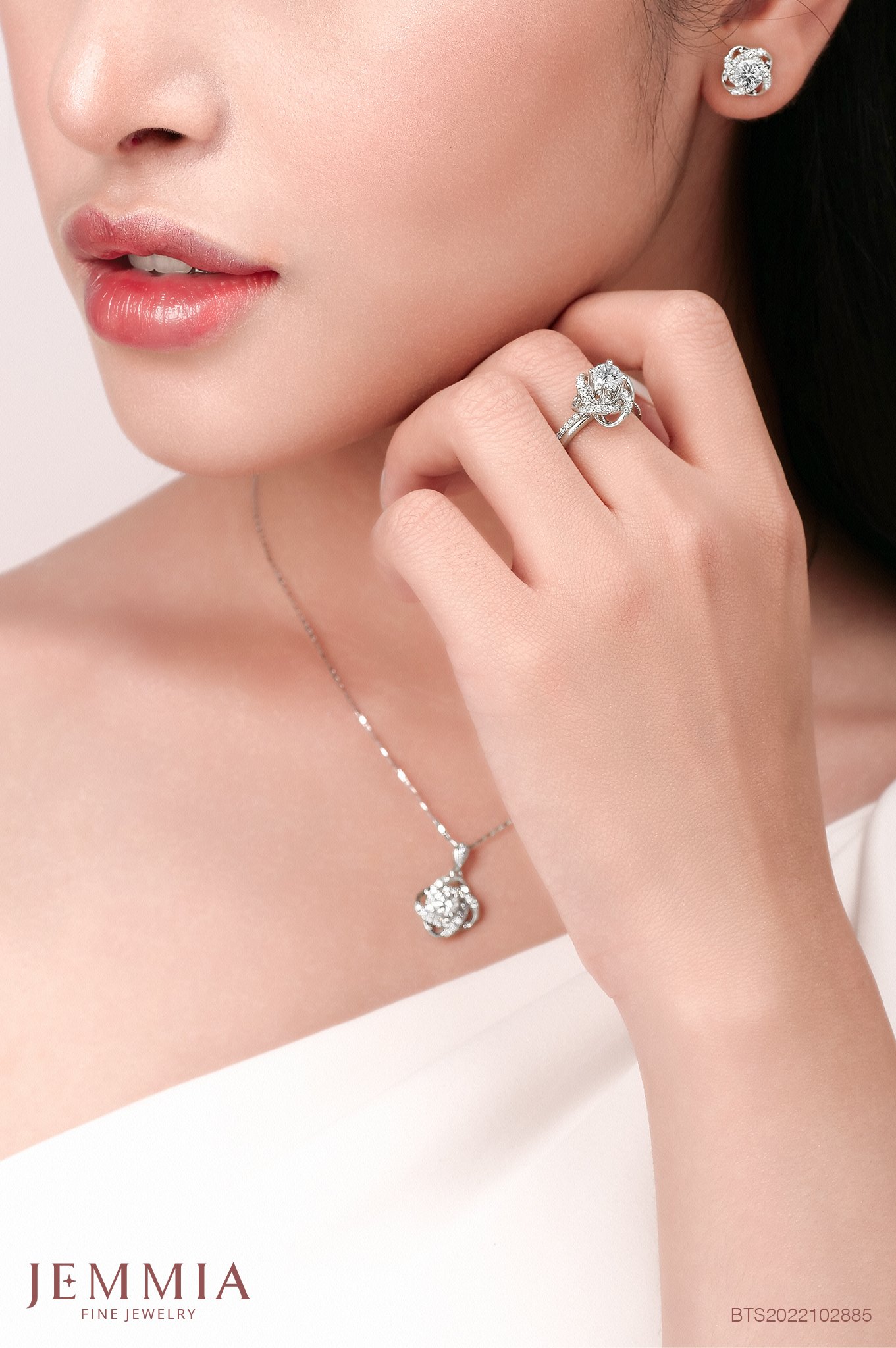 có nên mua mặt dây chuyền kim cương ở Jemmia Diamond