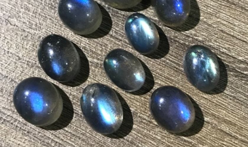 Đá Hắc Nguyệt Quang là gì?