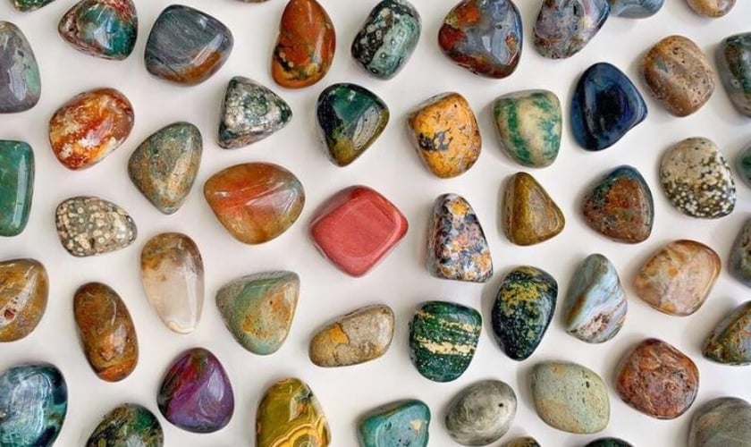 Theo phong thủy, đá Jasper đỏ hợp với người mệnh Hỏa và mệnh Thổ