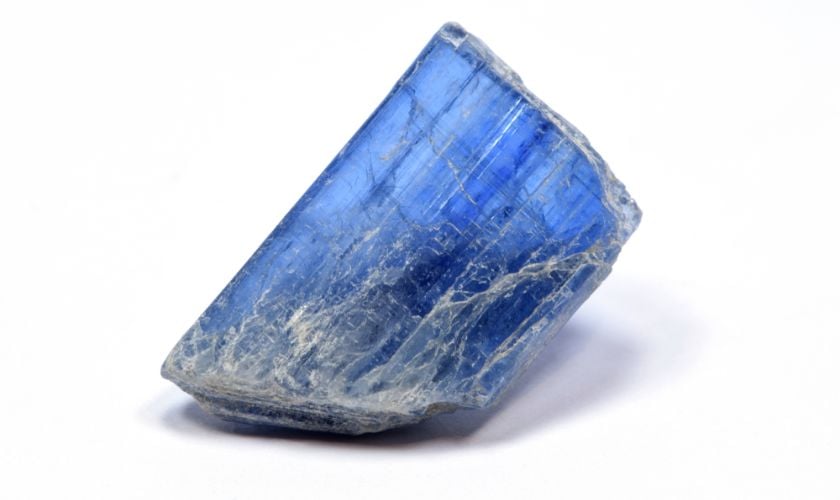 Ứng dụng đá Kyanite trong trang sức và phong thủy