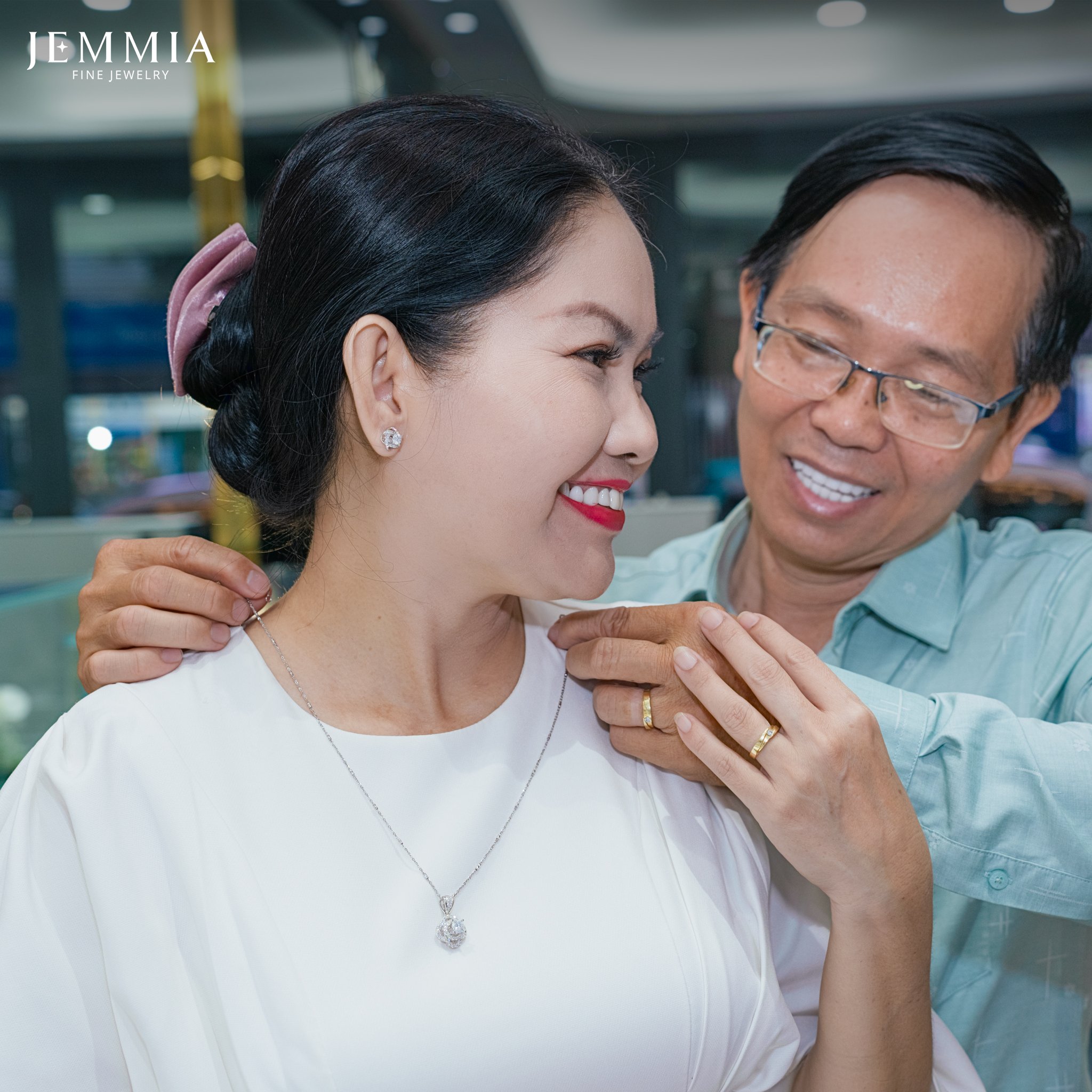 Trang sức vàng trắng đính kim cương