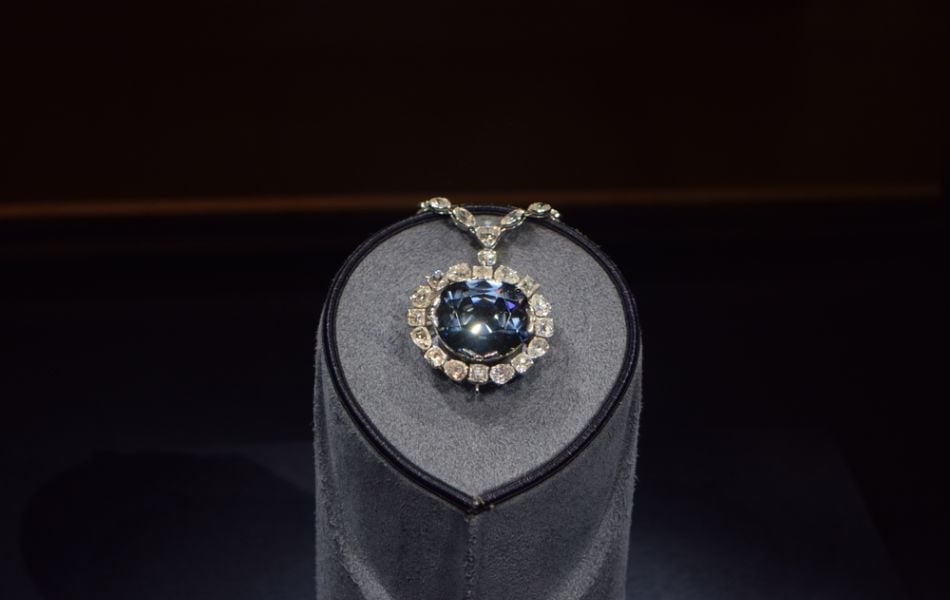 Kim cương Xanh Hy Vọng (The Hope Diamond) - Giá trị 350 triệu USD