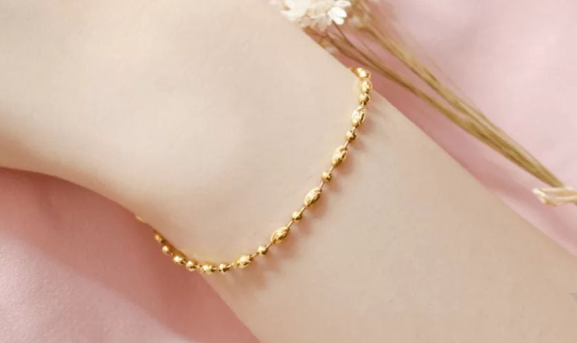 Cách chọn lắc tay vàng cho mẹ phù hợp
