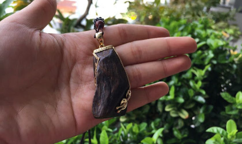 Ý nghĩa của trầm hương bọc vàng trong phong thuỷ