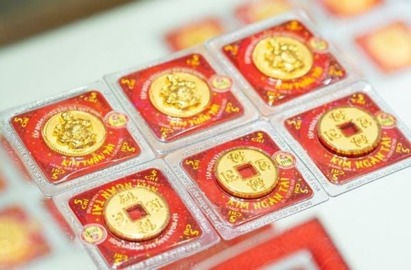 ngày vía thần tài mua vàng gì