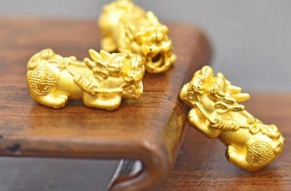 ngày vía thần tài mua vàng gì